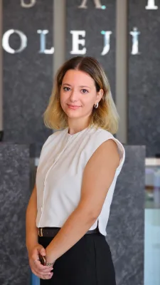 Esra Er