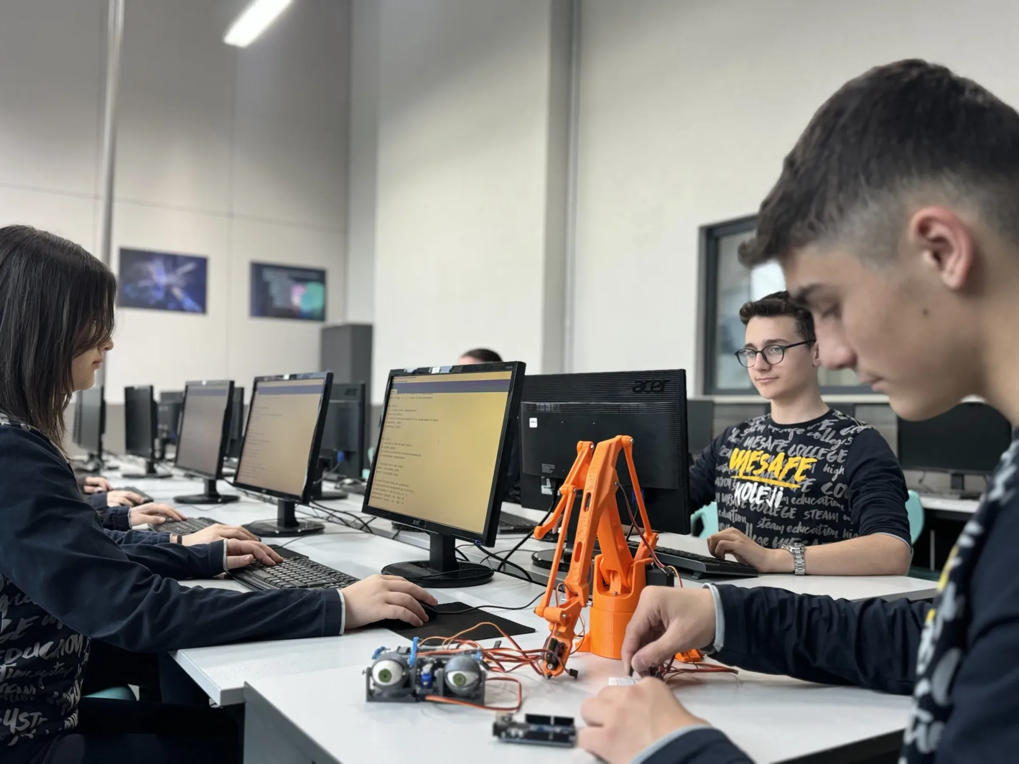 Kodlama ve robotik kol projesi